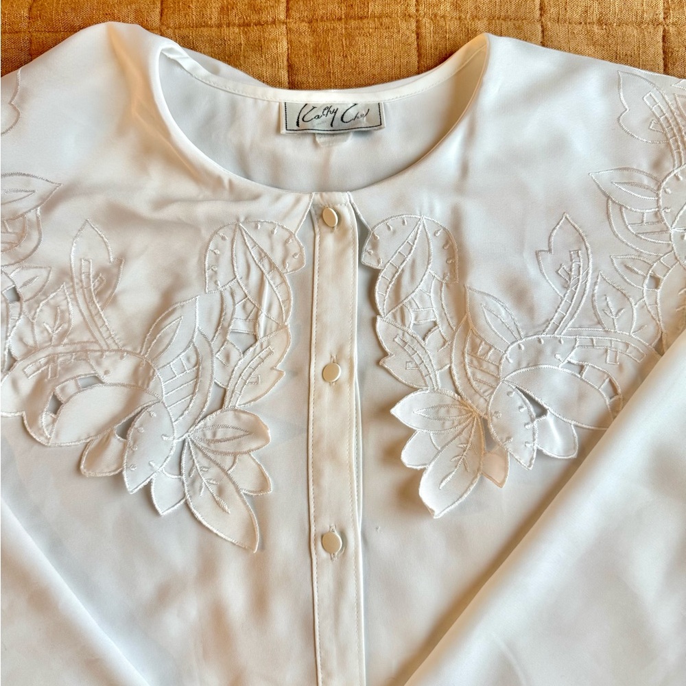 Vintage White Like New Embroidered Collar Peter Pan Long Sleeve Blouse - Picture 4 of 16